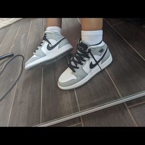 Jordan 1 Smoke Grey Mid